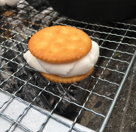 *BBQの〆に焼きマシュマロサンド*
