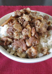 魯肉飯(ルーローハン・煮込み豚肉かけ飯）