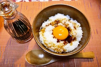 ♪手作り燻製醤油と究極の卵かけご飯♪ の写真