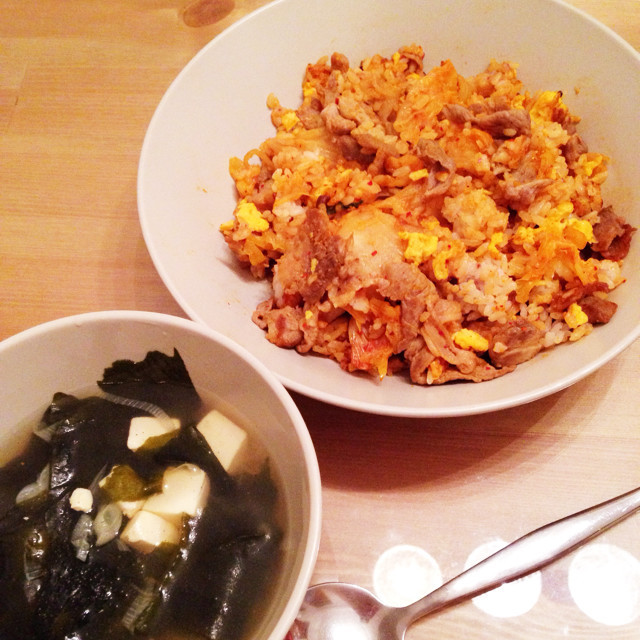 【韓国風】豚キムチ炒飯&わかめスープ定食の画像