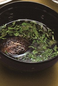 焼き椎茸と大根の葉のスープ