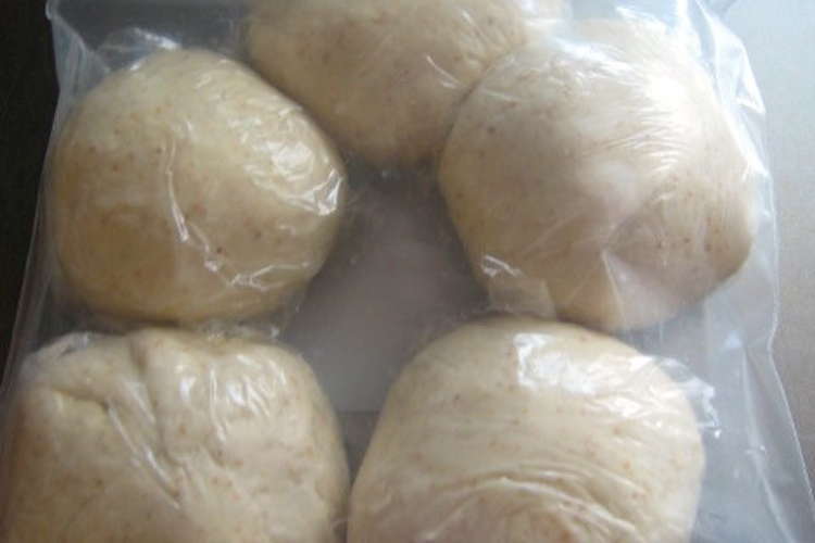 レーズン酵母のピザ生地 冷凍保存用 レシピ 作り方 By Madoka007 クックパッド 簡単おいしいみんなのレシピが350万品