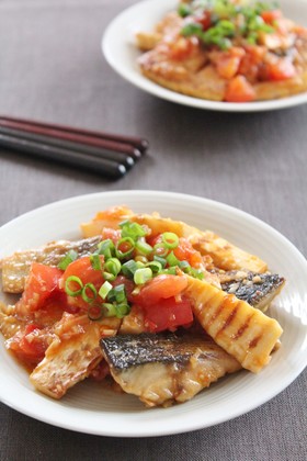 塩さばとたけのこのトマポン香味炒め