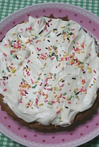 ホイップクリームのタルト型ケーキ