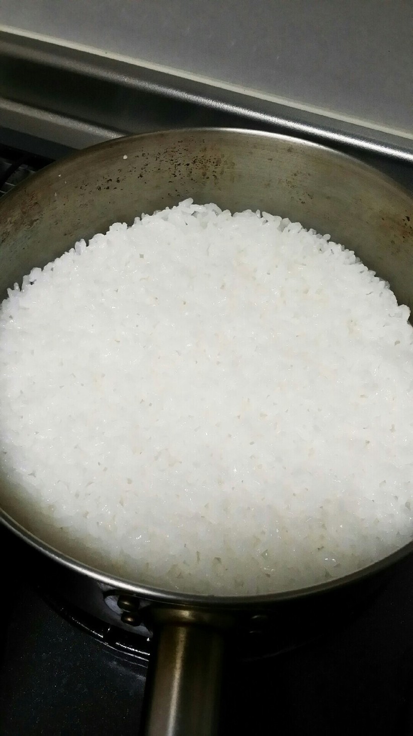鍋での米の炊き方の画像