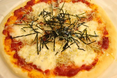 しらすとトマトのピザ  “チチニエリ”の写真