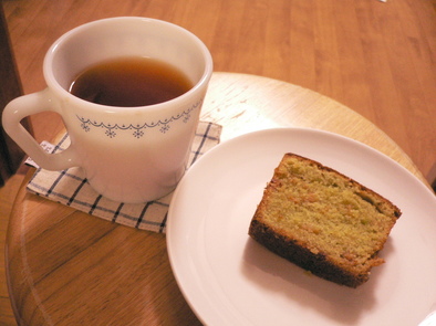 抹茶とホワイトチョコのパウンドケーキの写真