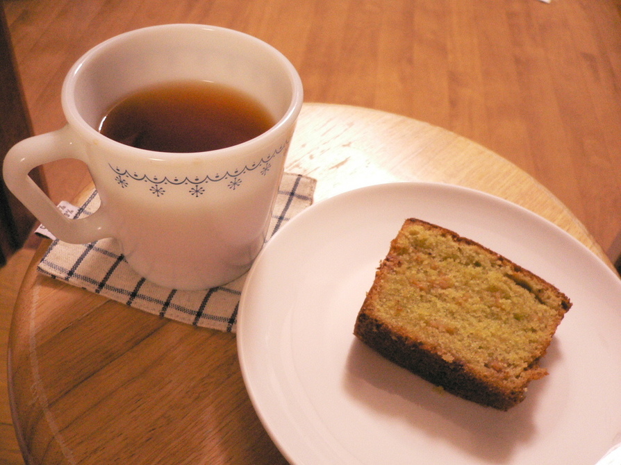 抹茶とホワイトチョコのパウンドケーキの画像