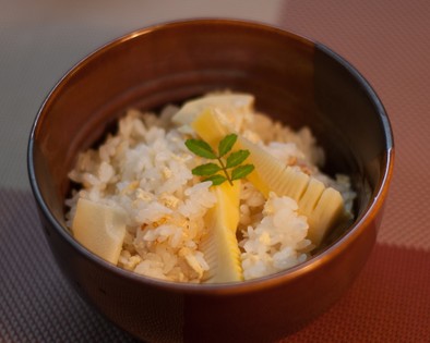 シンプルで美味しいタケノコご飯の写真