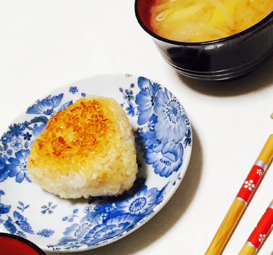 フライパン使用！バター醤油の焼きおにぎりの写真