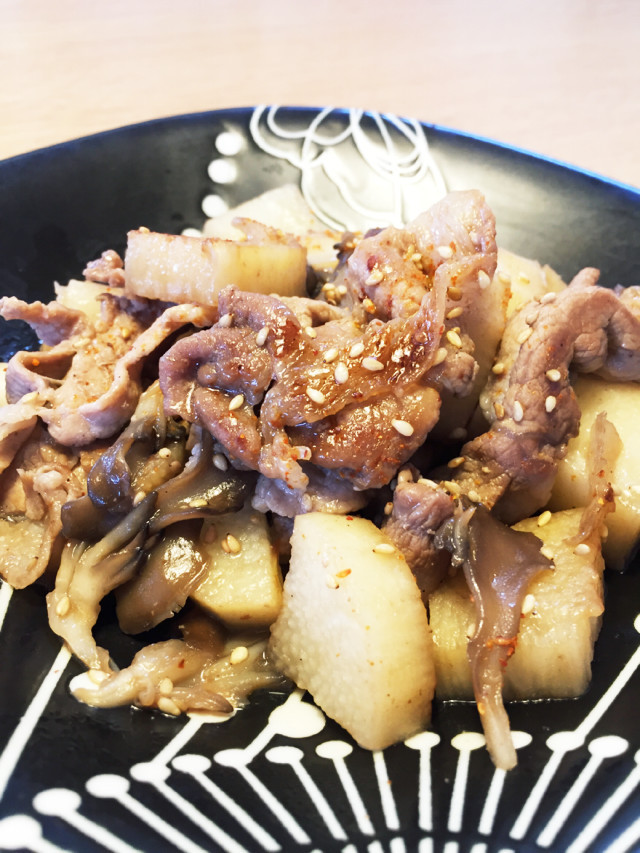 豚肉と長芋舞茸のピリ辛炒めの画像