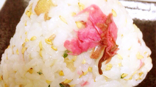 お花見に 桜の花のおにぎり レシピ 作り方 By ステラ テルミ クックパッド 簡単おいしいみんなのレシピが350万品