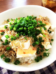 簡単*ちりじゃこ豆腐丼の写真