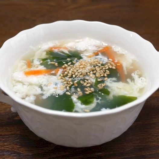 卵白とわかめの中華風スープの画像