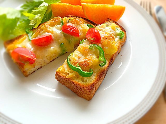 簡単朝食✿冷凍コロッケのカリッとトーストの画像