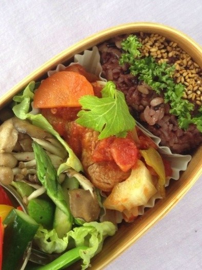 豚ひれ肉と季節野菜のヘルシートマト煮込みの写真