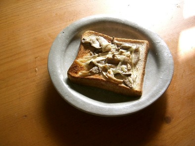 きのこグラタン風トーストの写真