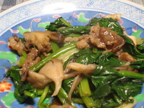 豚肉とほうれん草と舞茸のオイスター炒め♪