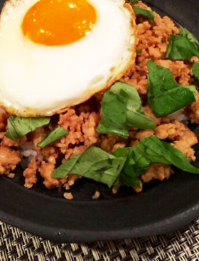 簡単過ぎる♡タイ風鶏ひき肉のバジル炒め