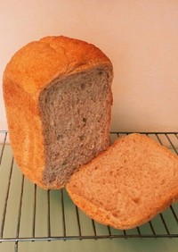 ライ麦と小麦ふすまのふんわり食パン