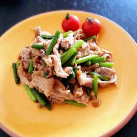 ニンニクの芽と豚肉のスタミナ炒め