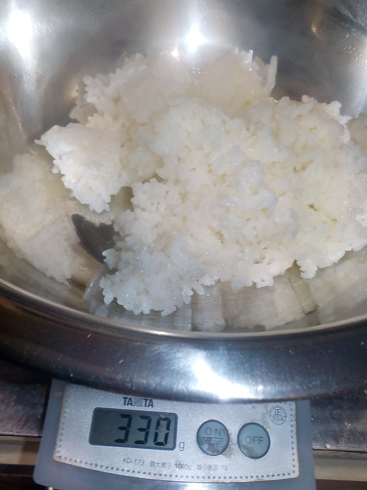 グラム(％)計量で合わせる寿司飯の画像