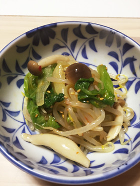 レタスとしめじともやしのピリ辛ナムル風