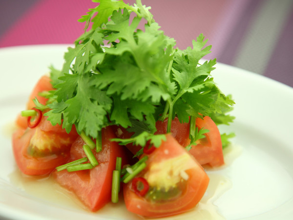 トマトと香菜のサラダ