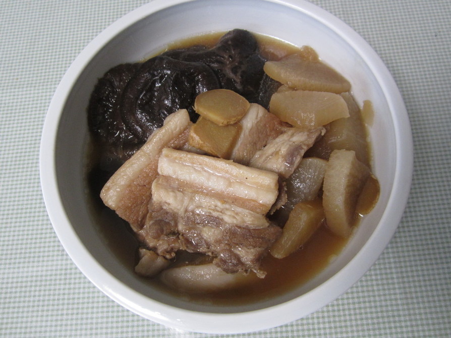 豚バラ肉と干しいたけの煮物の画像