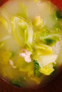 春キャベツと鶏ひき肉の白味噌スープ