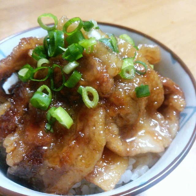 うちの豚丼 豚バラとにんにくが旨旨 レシピ 作り方 By Sunsunよっぴい クックパッド