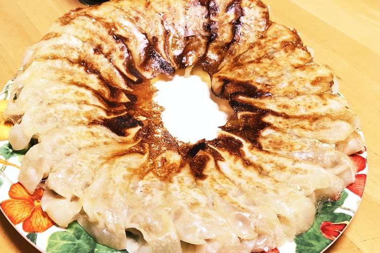 有名店より旨い肉汁溢れるカリカリ餃子 レシピ 作り方 By Yuttyon クックパッド 簡単おいしいみんなのレシピが352万品
