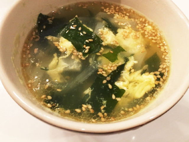 鶏ガラの素で 美味しい 卵 ワカメスープ レシピ 作り方 By Aloha Yasu クックパッド