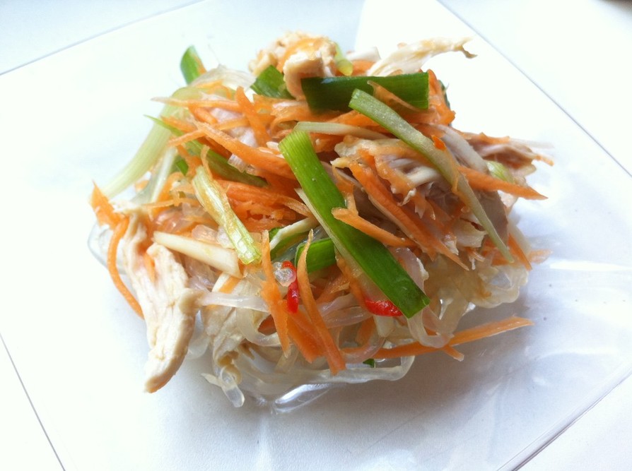 蒸し鶏と春雨のピリ辛タイ風サラダの画像
