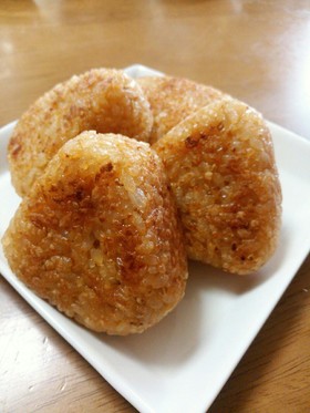ん?ビビンバ?焼き肉のタレで焼おにぎり♡