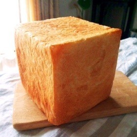 真四角食パン(基本の食パン)の画像
