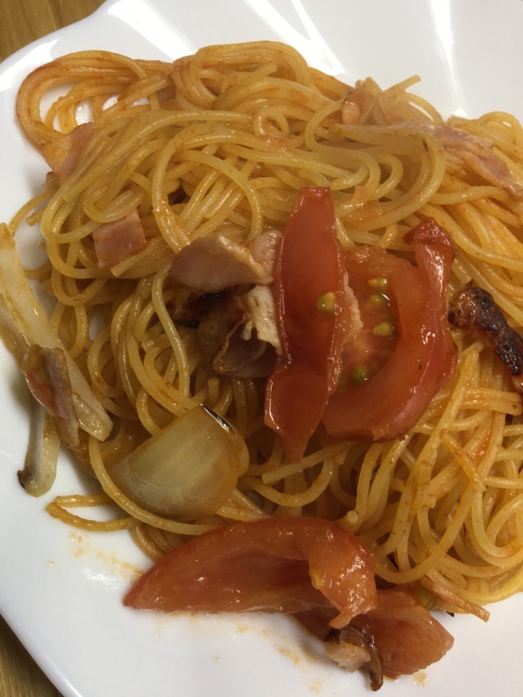 フレッシュトマト入りのスパゲッティの画像