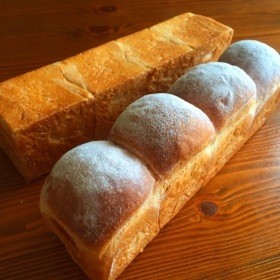 スティック食パン！山型と角型2種類！の画像