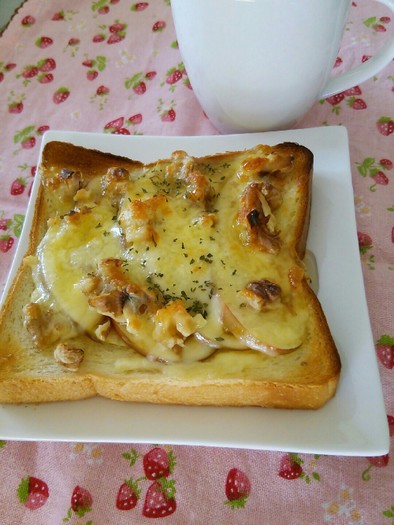 朝食･ランチ♡りんごとくるみのチーズパンの写真