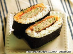 鶏つくねと冷凍卵のおにぎらず