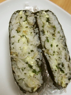しらすと紫蘇とチーズのおにぎらず