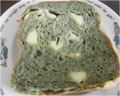 ヨモギチーズ食パンの画像