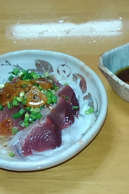 カツオ刺身と新たまねぎ☆ガーリック醤油味の画像