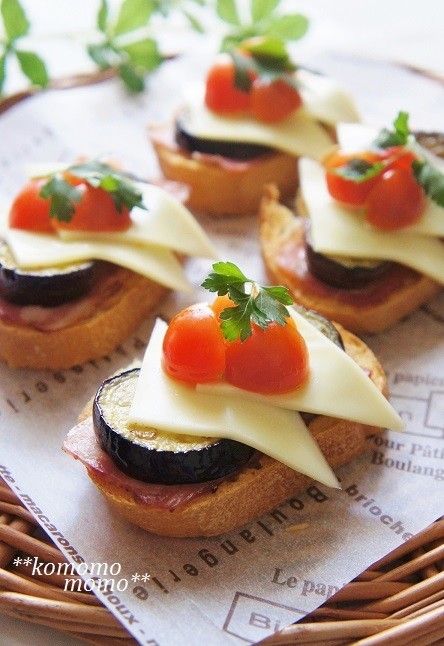 焼き茄子マリネとチーズのタルティーヌの画像