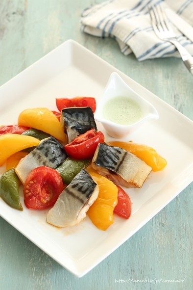 夏野菜と塩鯖のオーブン焼きミントソースの写真