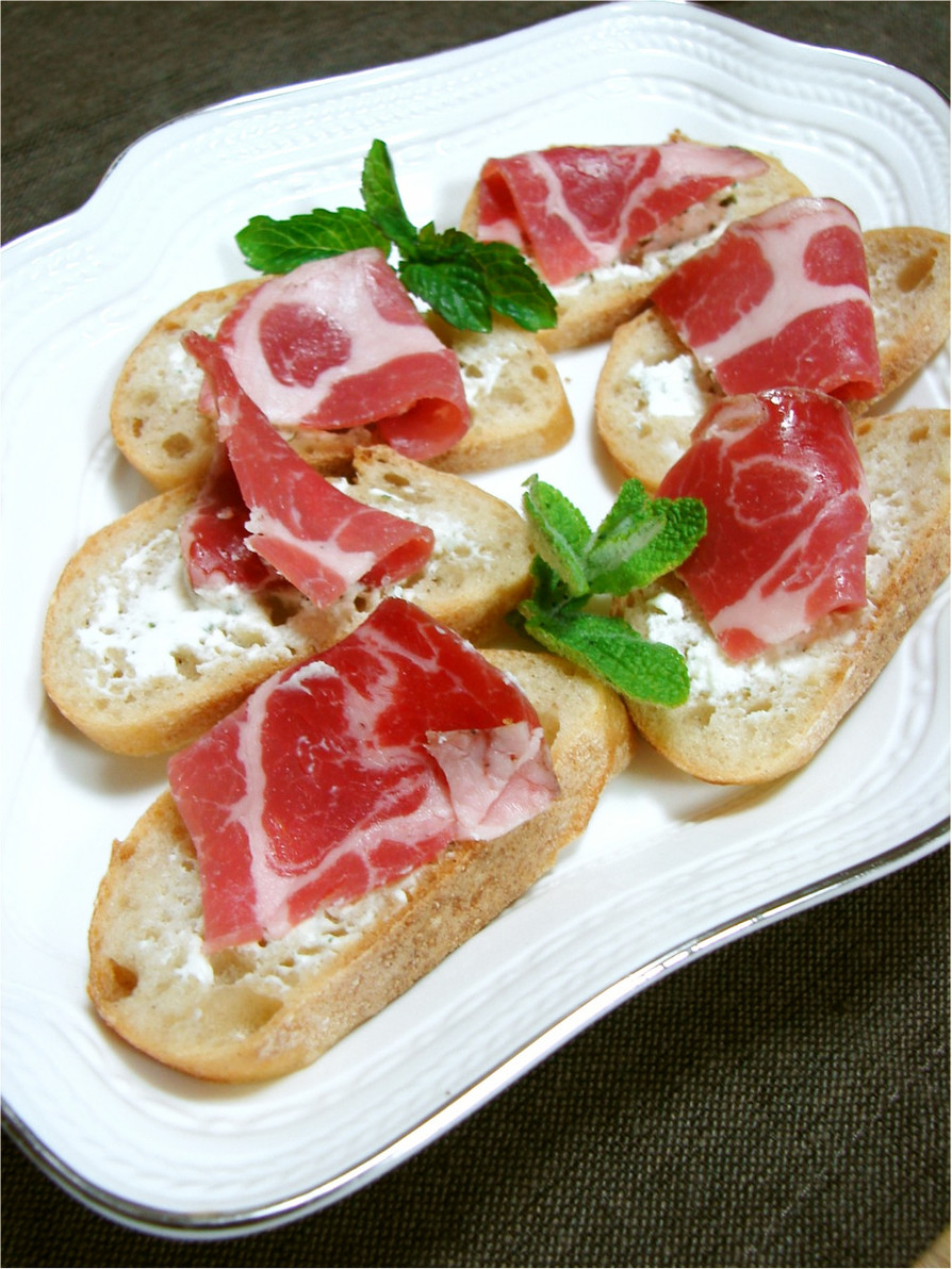 生ハムとガーリッククリチのブルスケッタ♡ by もりはん 【クックパッド】 簡単おいしいみんなのレシピが395万品