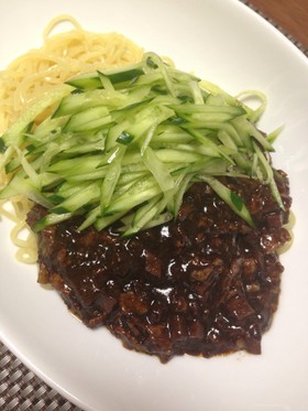 韓国映画に見る真っ黒ジャージャー麺