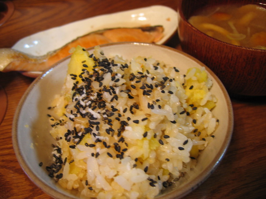 さつま芋と玄米の炊き込みご飯の画像