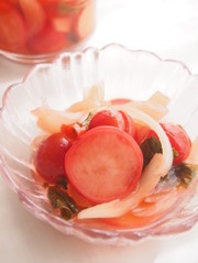 ピンク色♡ラディッシュの梅酒マリネの写真