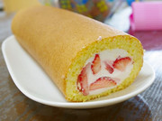 見た目も豪華!ご馳走レア&ロールケーキの写真